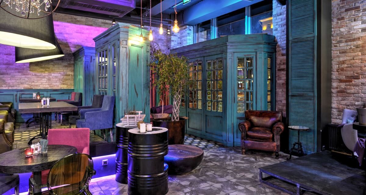 интерьер ресторана MONTIS’Friends Food&Bar