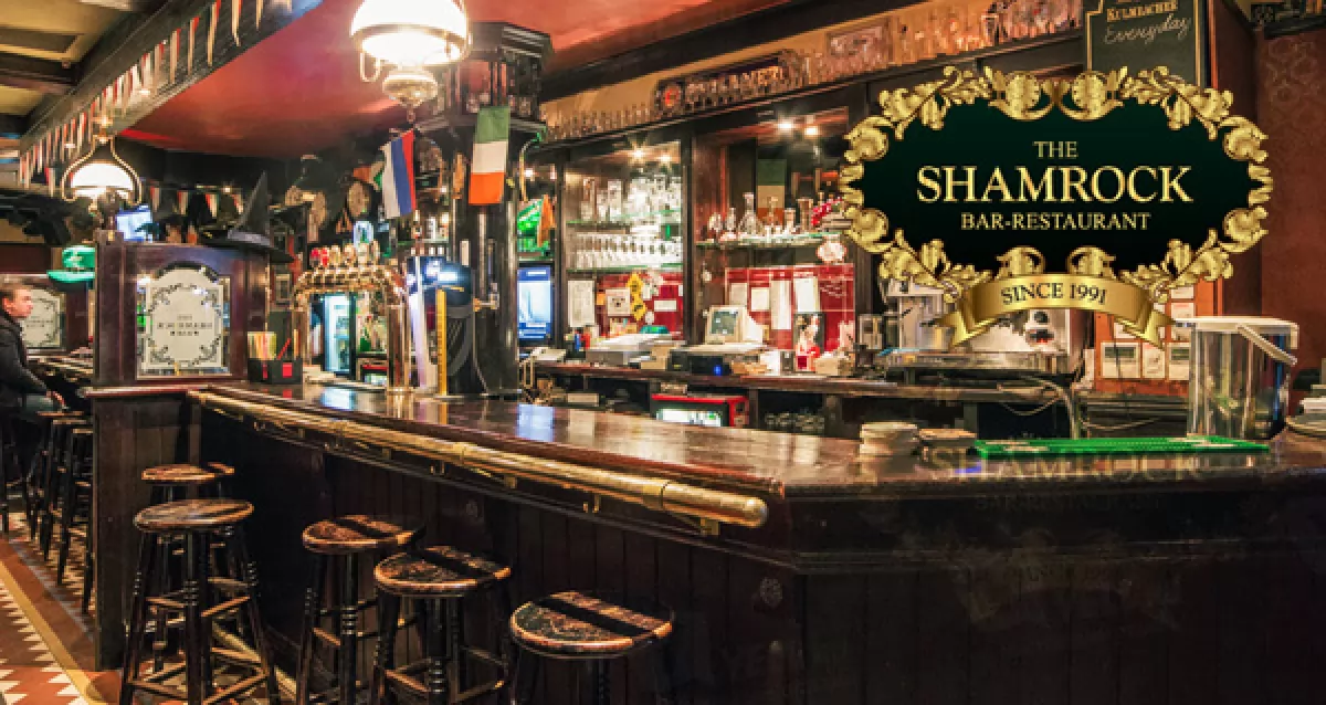 Abbey pub москва. Шамрок Королев паб. Ирландский бар Шемрок в Москве. Shamrock бар Санкт-Петербург. Ирландский паб Самара Шемрок.