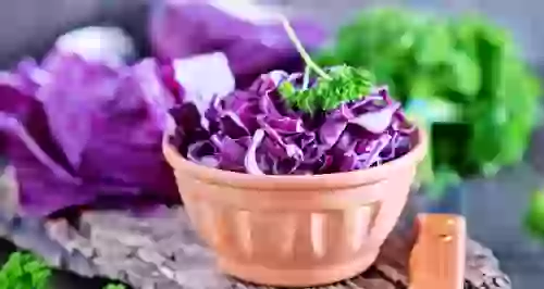 Витаминные салаты с краснокочанной капустой