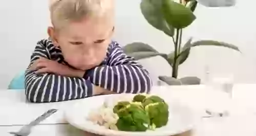 Ребенок мало ест: что делать?