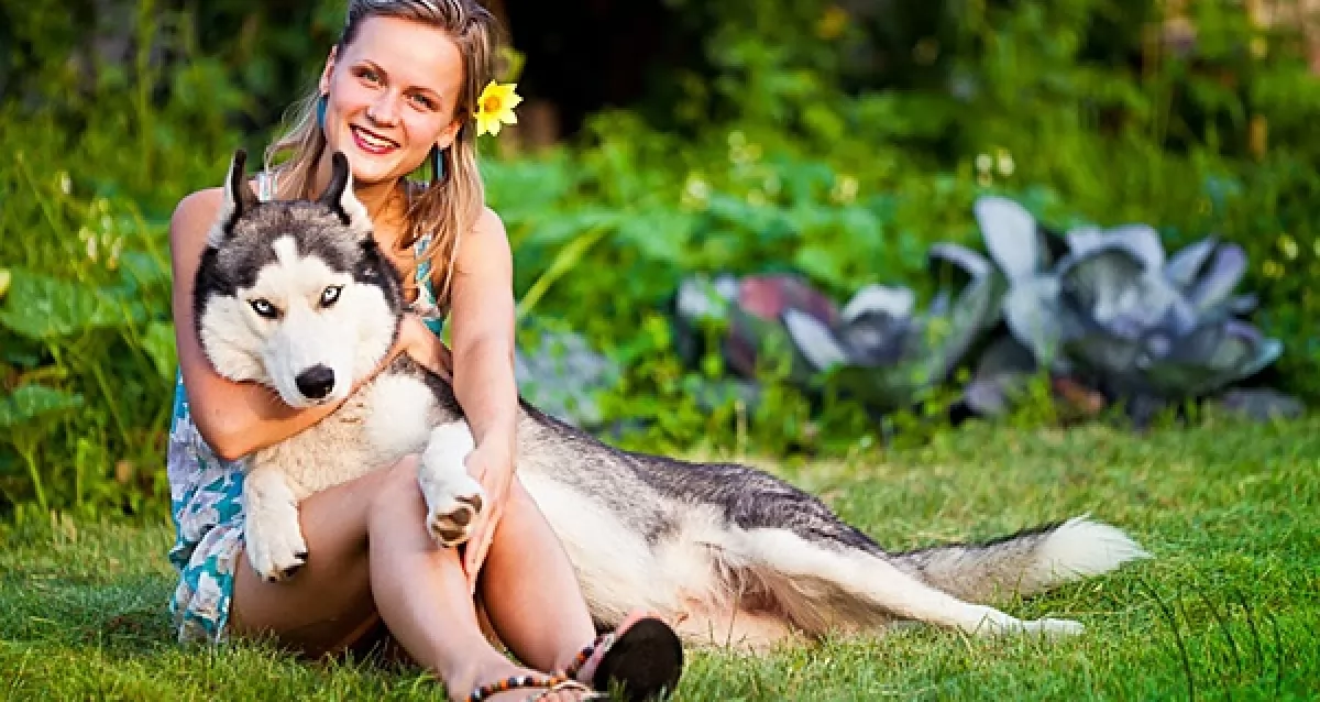 Девочка 12 лет с собакой. Фотосессия щенков. Фотосессия с собакой. Девушка с собакой. Хаски девочка.
