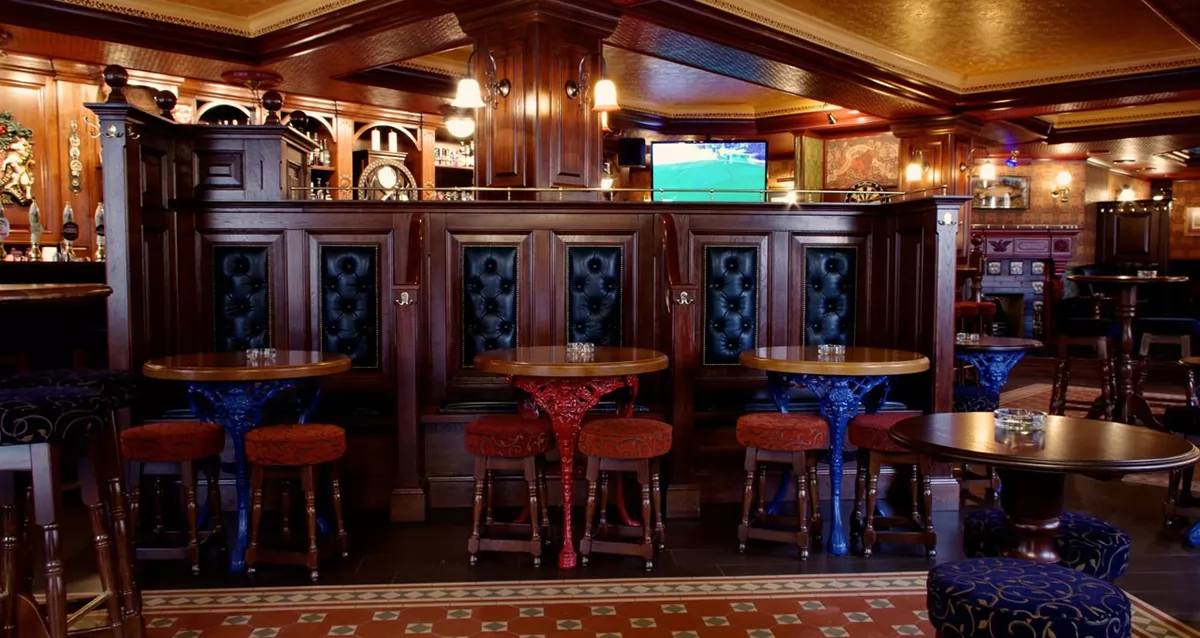 интерьер паба The Corner Pub