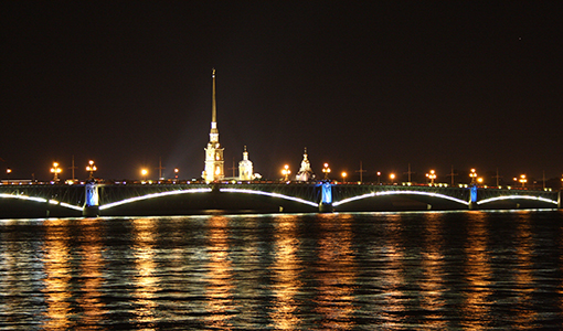 Ночные прогулки на теплоходе с разводом мостов в спб