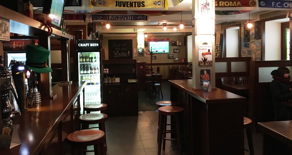 интерьер паба Dagda Irish Pub